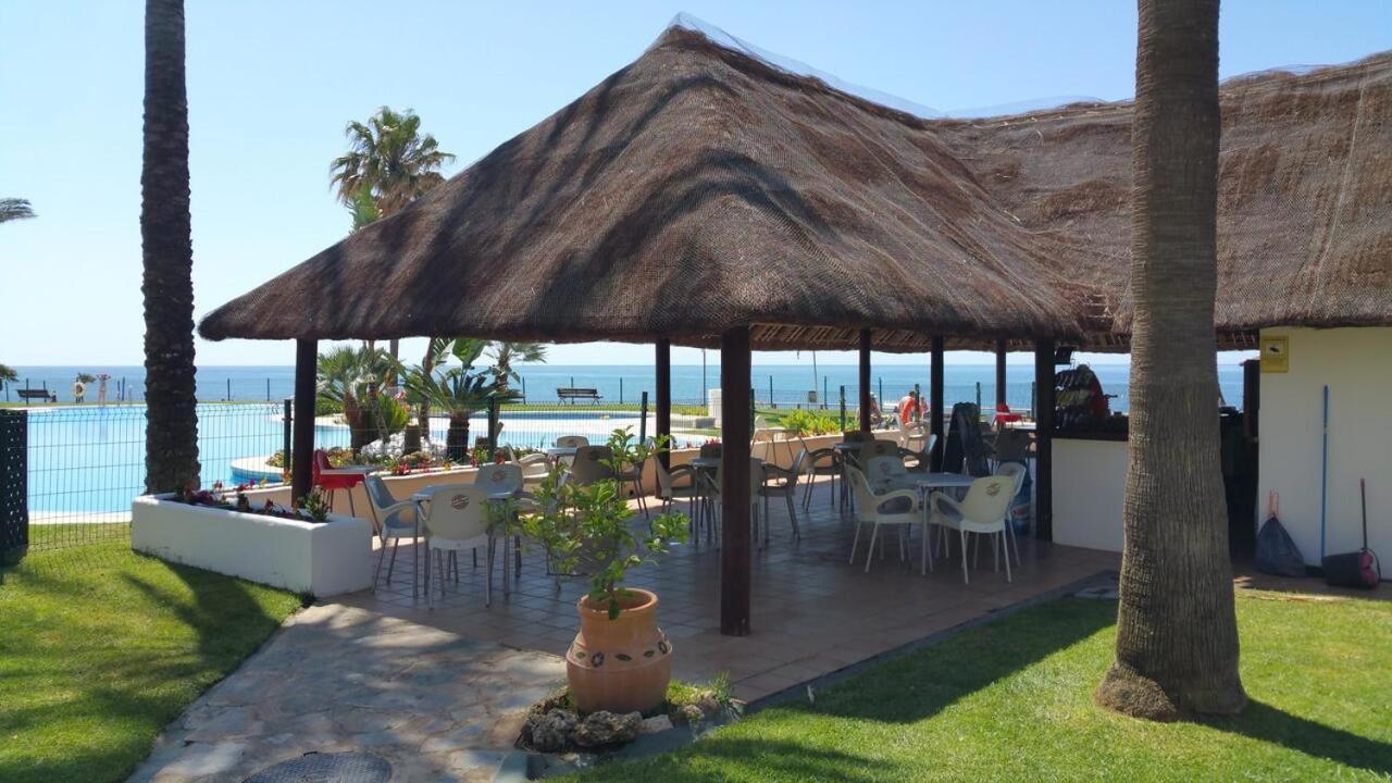 Mi Capricho, Beachfront, Grownfloor, Private Garden & Terrace Sitio de Calahonda Extérieur photo