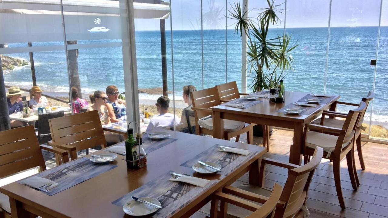 Mi Capricho, Beachfront, Grownfloor, Private Garden & Terrace Sitio de Calahonda Extérieur photo