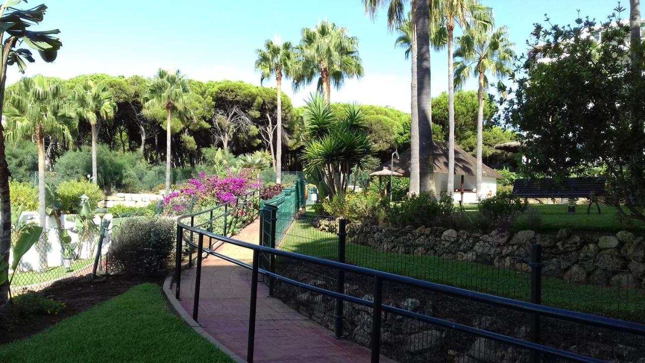 Mi Capricho, Beachfront, Grownfloor, Private Garden & Terrace Sitio de Calahonda Extérieur photo