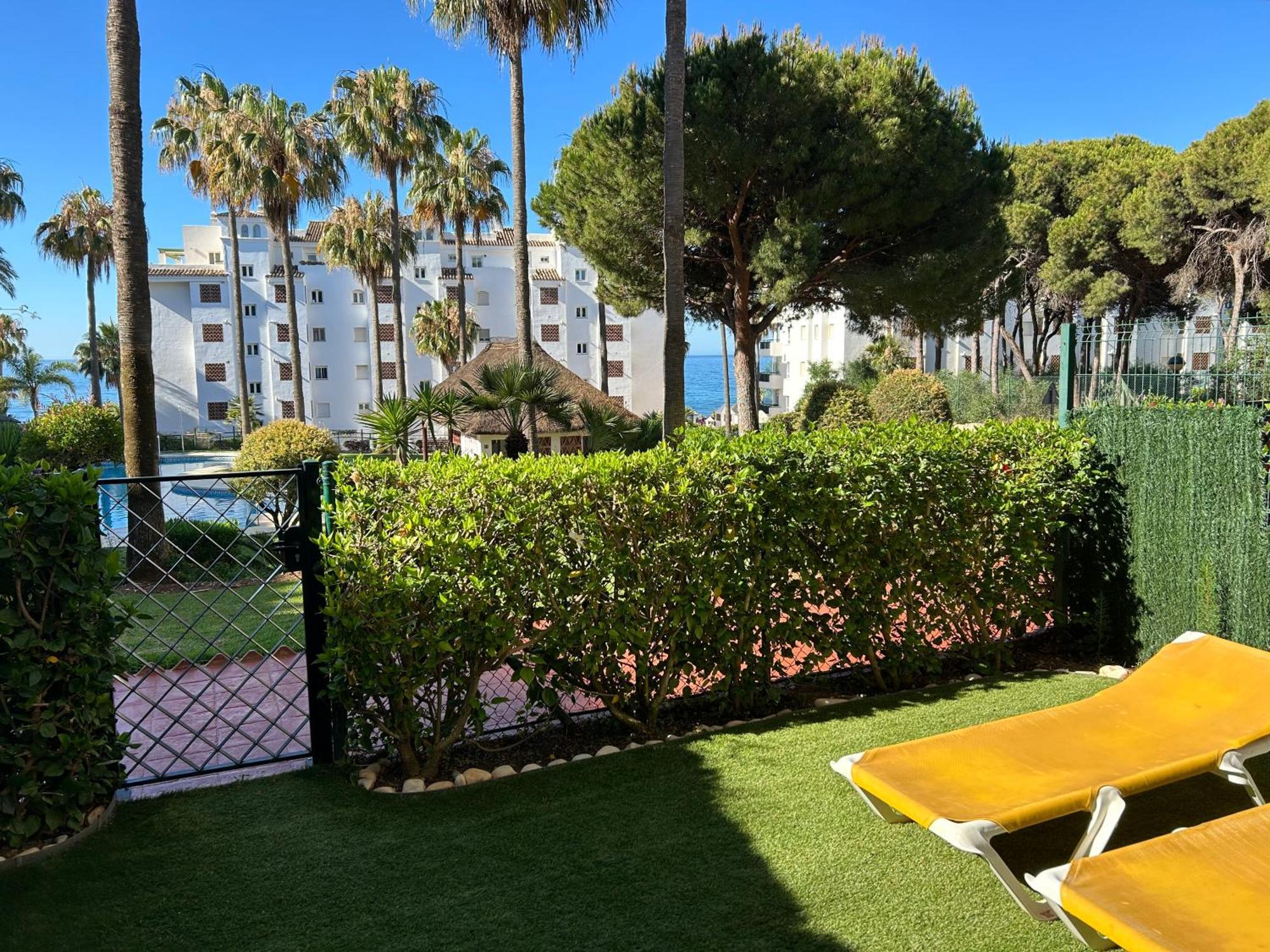Mi Capricho, Beachfront, Grownfloor, Private Garden & Terrace Sitio de Calahonda Extérieur photo