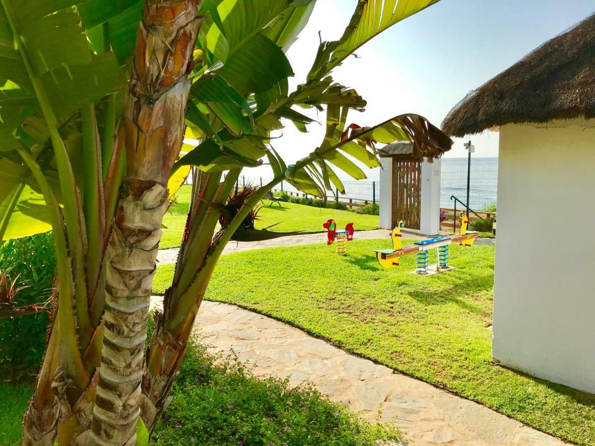 Mi Capricho, Beachfront, Grownfloor, Private Garden & Terrace Sitio de Calahonda Extérieur photo