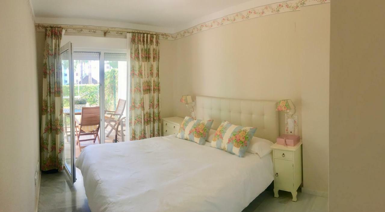 Mi Capricho, Beachfront, Grownfloor, Private Garden & Terrace Sitio de Calahonda Extérieur photo