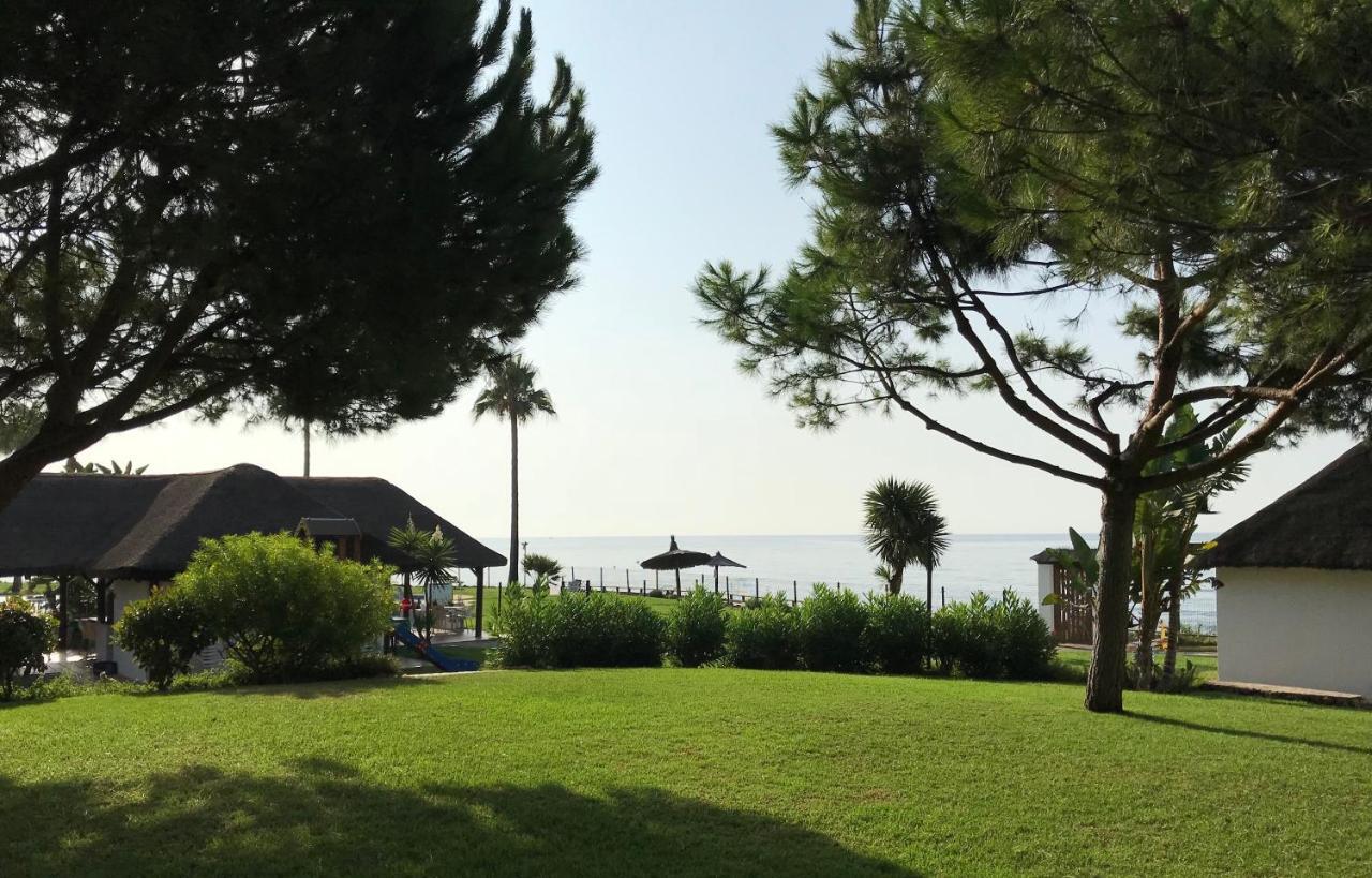 Mi Capricho, Beachfront, Grownfloor, Private Garden & Terrace Sitio de Calahonda Extérieur photo